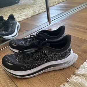 HOKA Womens Kawana running shoes size 7.5